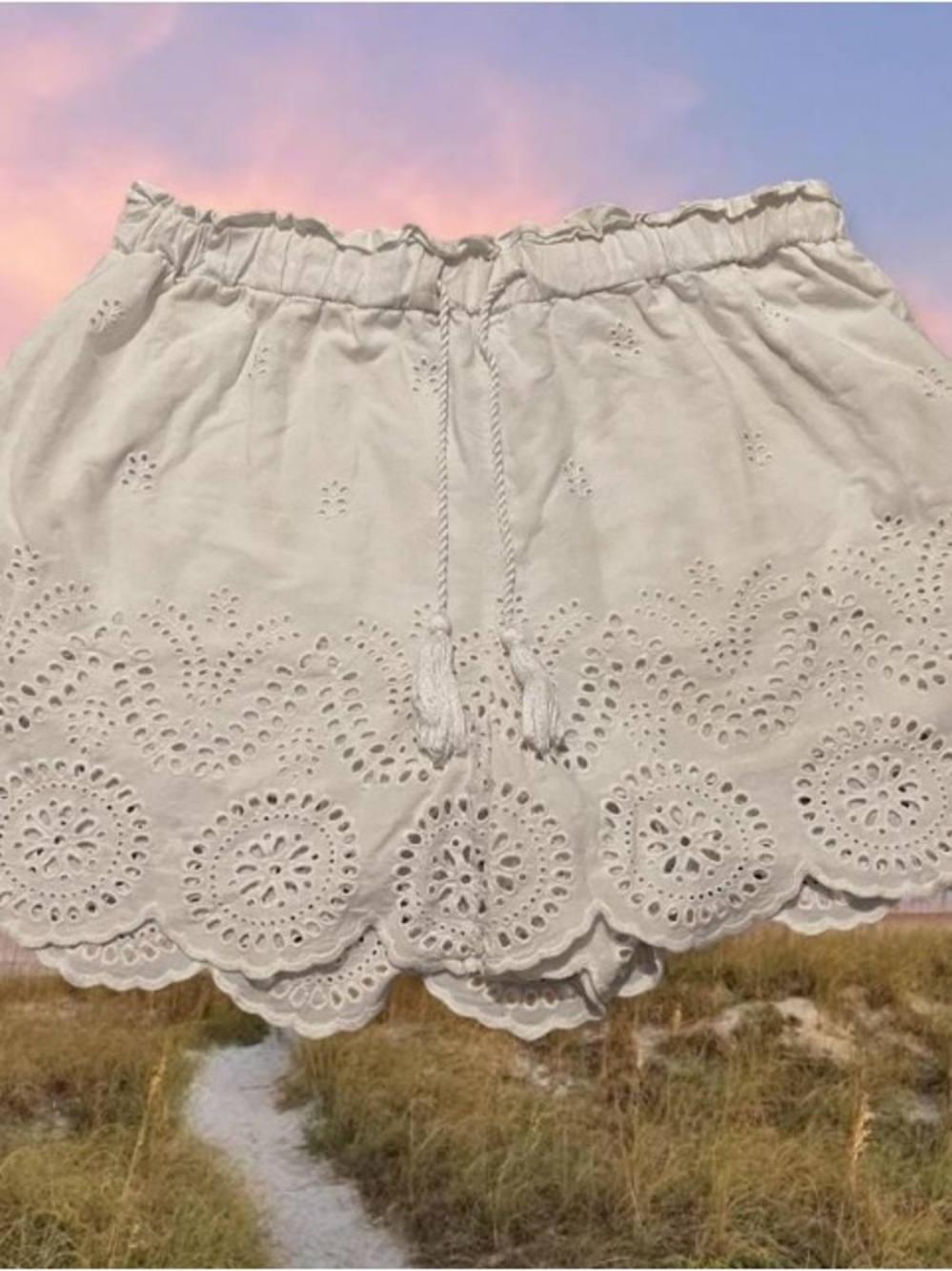 Women's Cream Eyelet Lace Scallop Hem Shorts